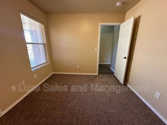Building Photo - 706 Rockridge Cir