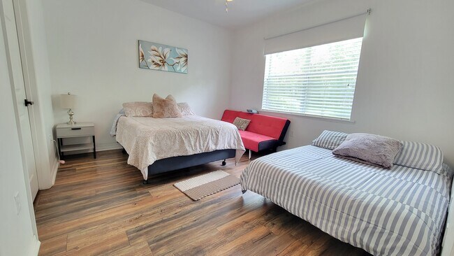 Building Photo - 6519 W Newberry Rd