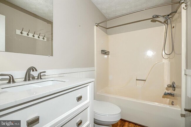 Building Photo - 43 Oak Crest Ct