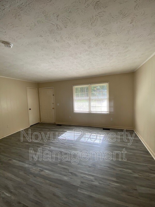 Building Photo - 40 Gees Ln