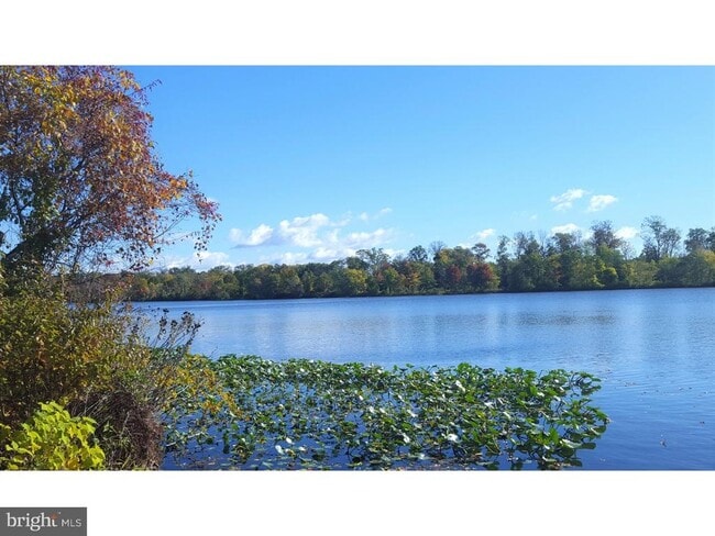 Building Photo - 10 Charlton St