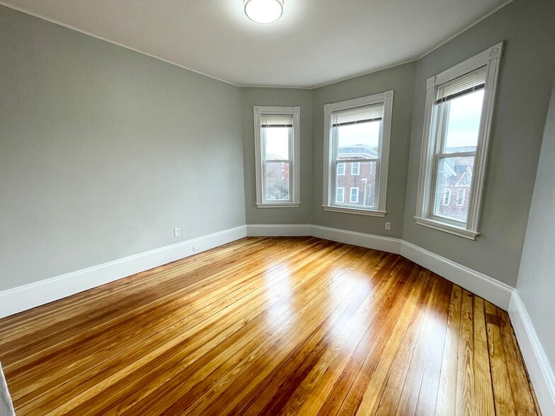 Building Photo - 159 Boston St