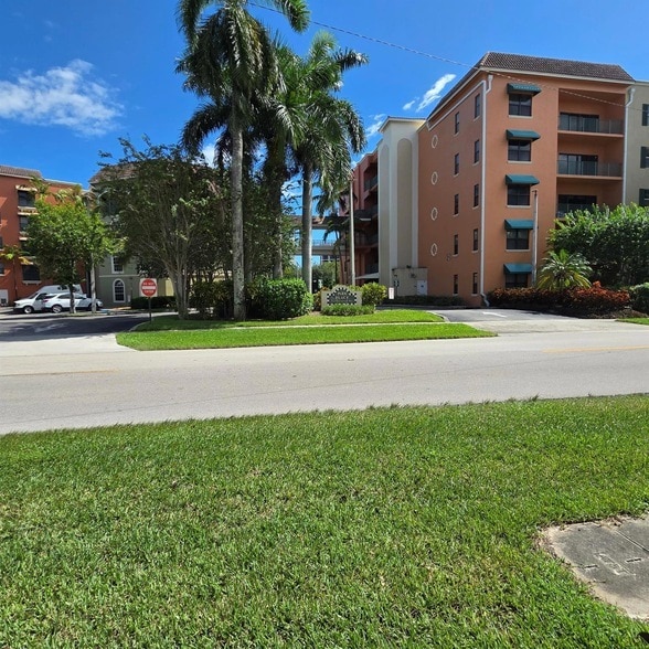 Primary Photo - 1610 Presidential Way