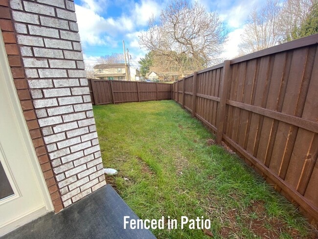 Building Photo - 5200 Cub Cir