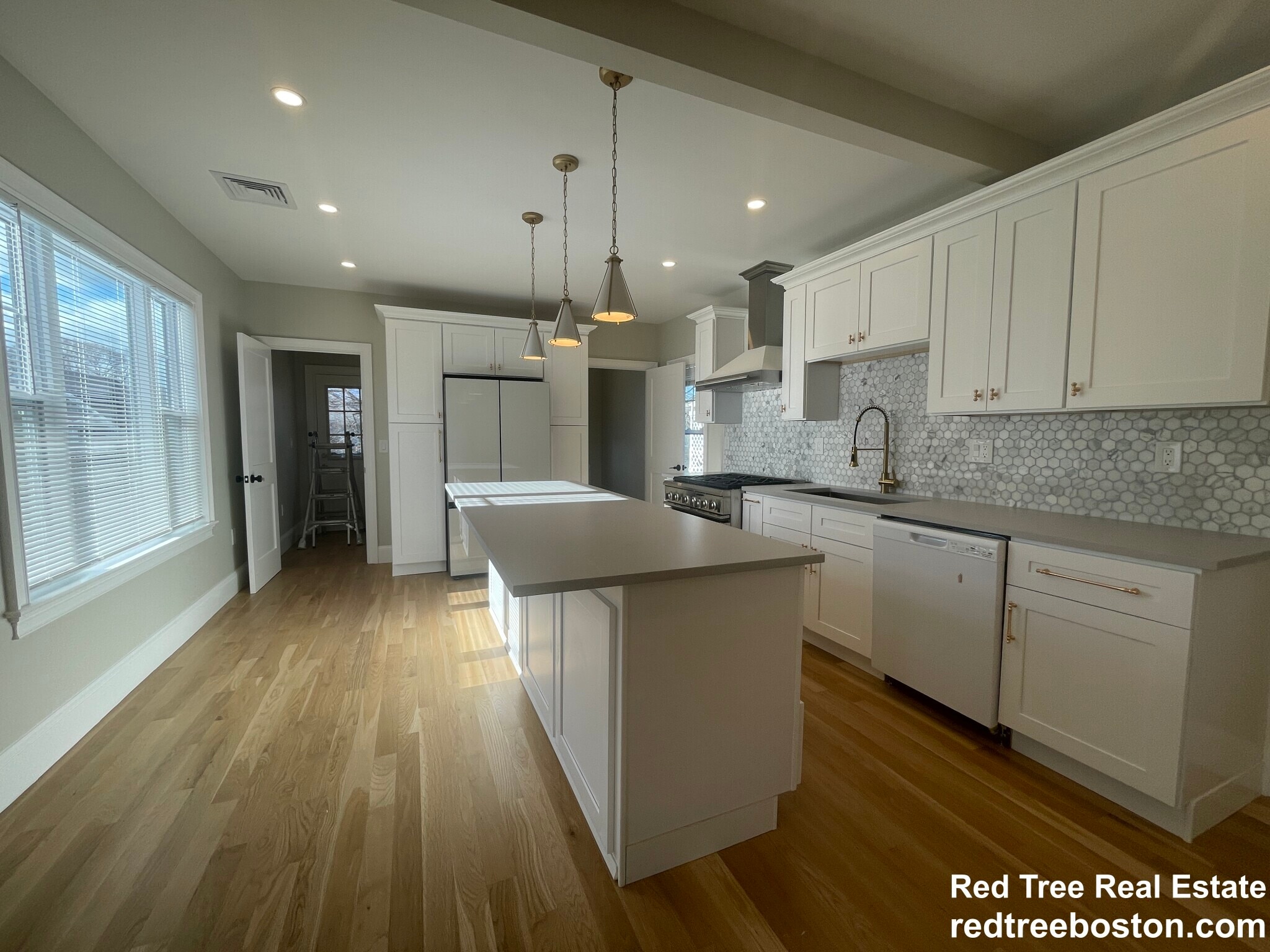 Building Photo - 1166 Fellsway