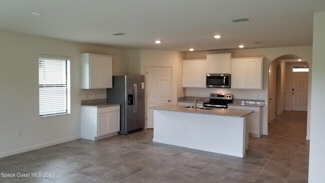 Building Photo - 760 Acadia Ct SE