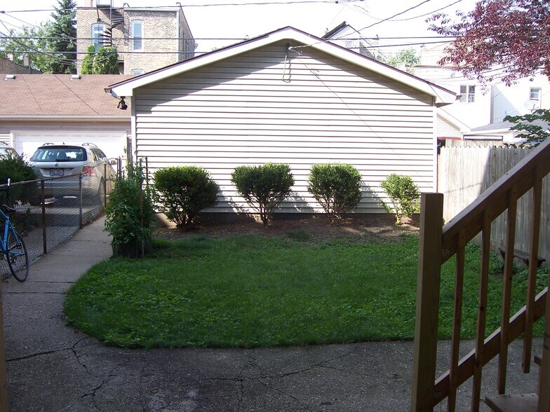 Building Photo - 1730 W Erie St