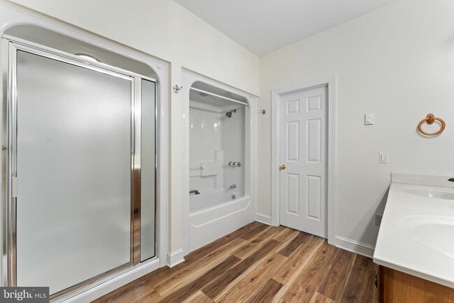 Building Photo - 8237 Hickory Dr