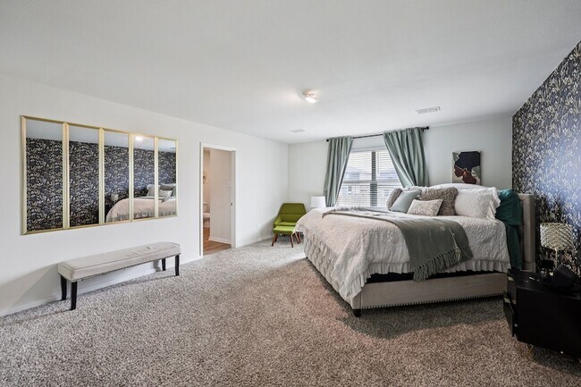 Building Photo - 1927 Churchill Downs Dr