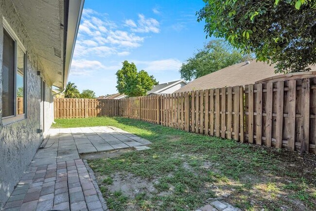 Building Photo - 10548 Boca Entrada Blvd