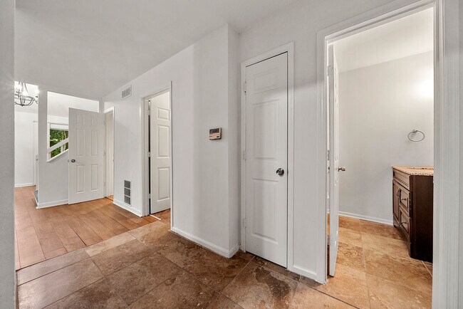 Building Photo - 1353 Overlook Cove SE