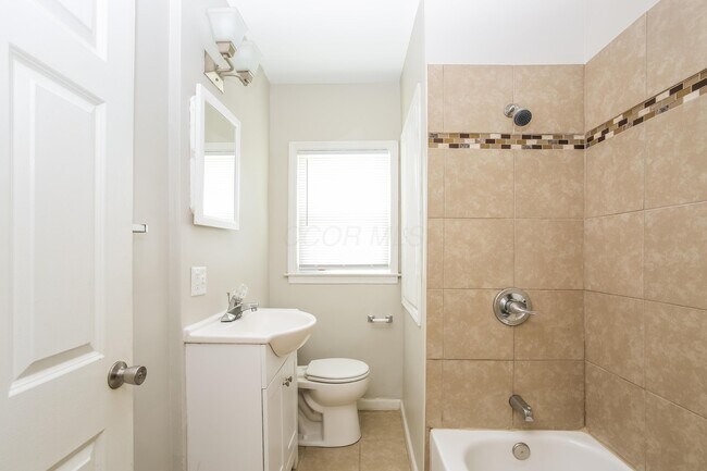 Building Photo - 731 S Highland Ave