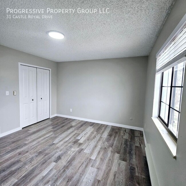 Building Photo - Remodeled 2-Bedroom Townhome !