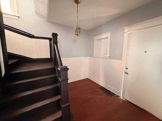 Building Photo - 7840 S Saginaw Ave