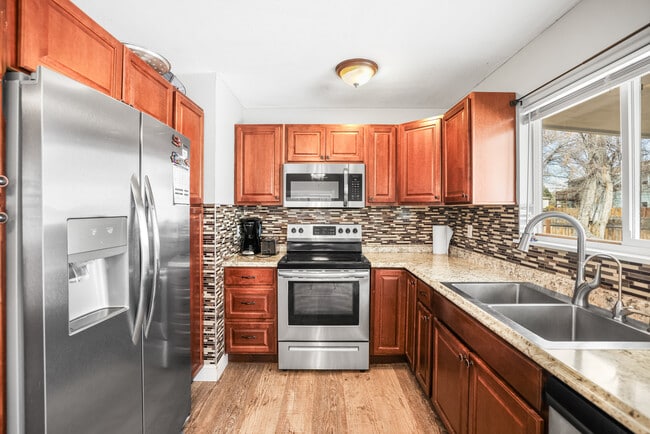 Building Photo - 2525 Nadine Dr