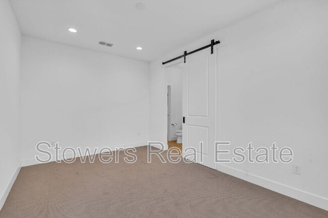 Building Photo - 176 Raven Cir