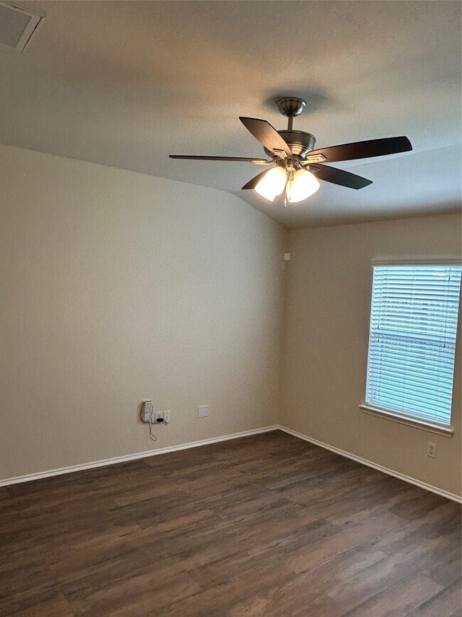 Building Photo - 5327 Stonegate Dr