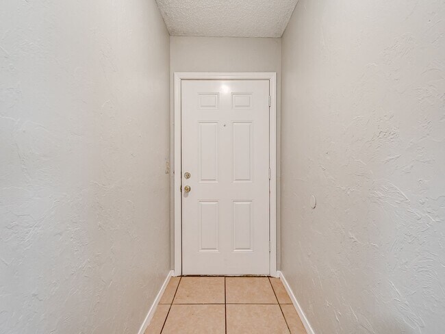 Building Photo - Cute home in Shawnee