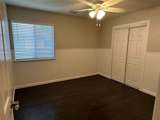 Building Photo - 1600 McDowell Bend