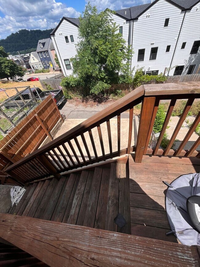 Building Photo - Lawrenceville 3 Bed, 2.5 Bath House with Parking for Lease July 1!