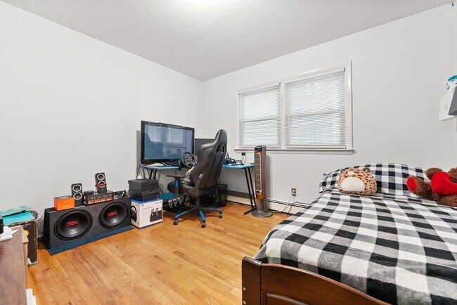 Building Photo - 50 Cottage St