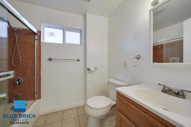 Building Photo - 1719 W 35th Pl