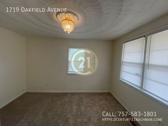 Building Photo - 1719 Oakfield Ave