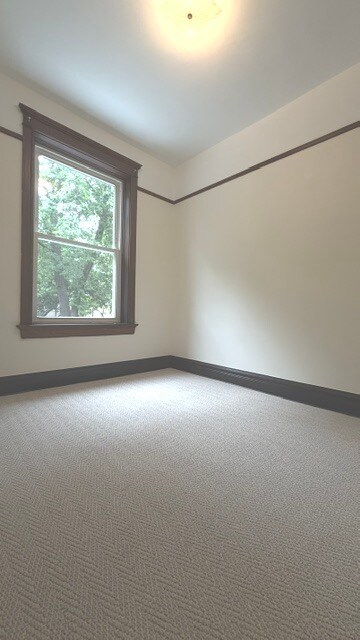 Building Photo - 4511 N Greenview Ave