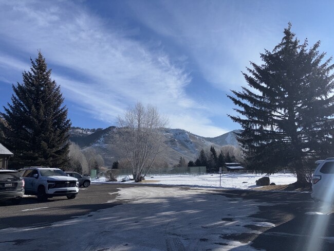 Building Photo - 1655 W Big Trail Dr