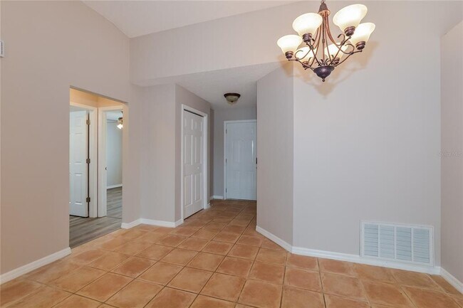 Building Photo - 528 Finch Ct