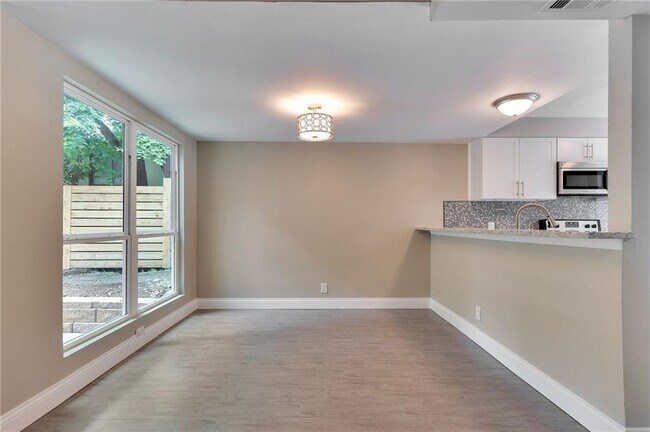 Building Photo - 2706 Mulford Cove