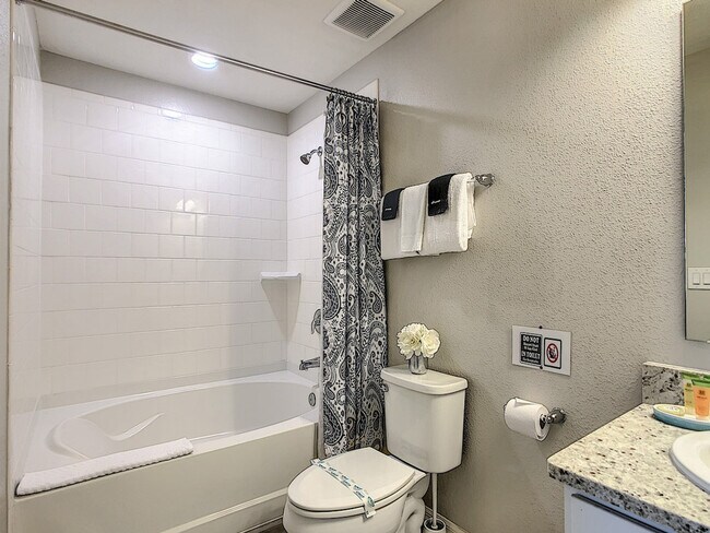 Building Photo - 5142 Adelaide Dr