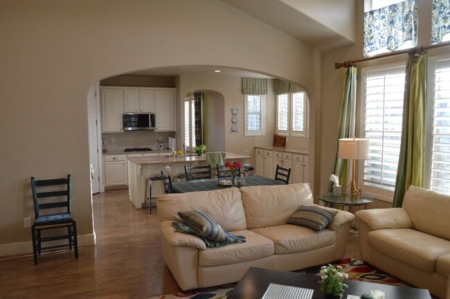 Building Photo - Luxurious 4-Bedroom Home with Mother-in-Law Suite