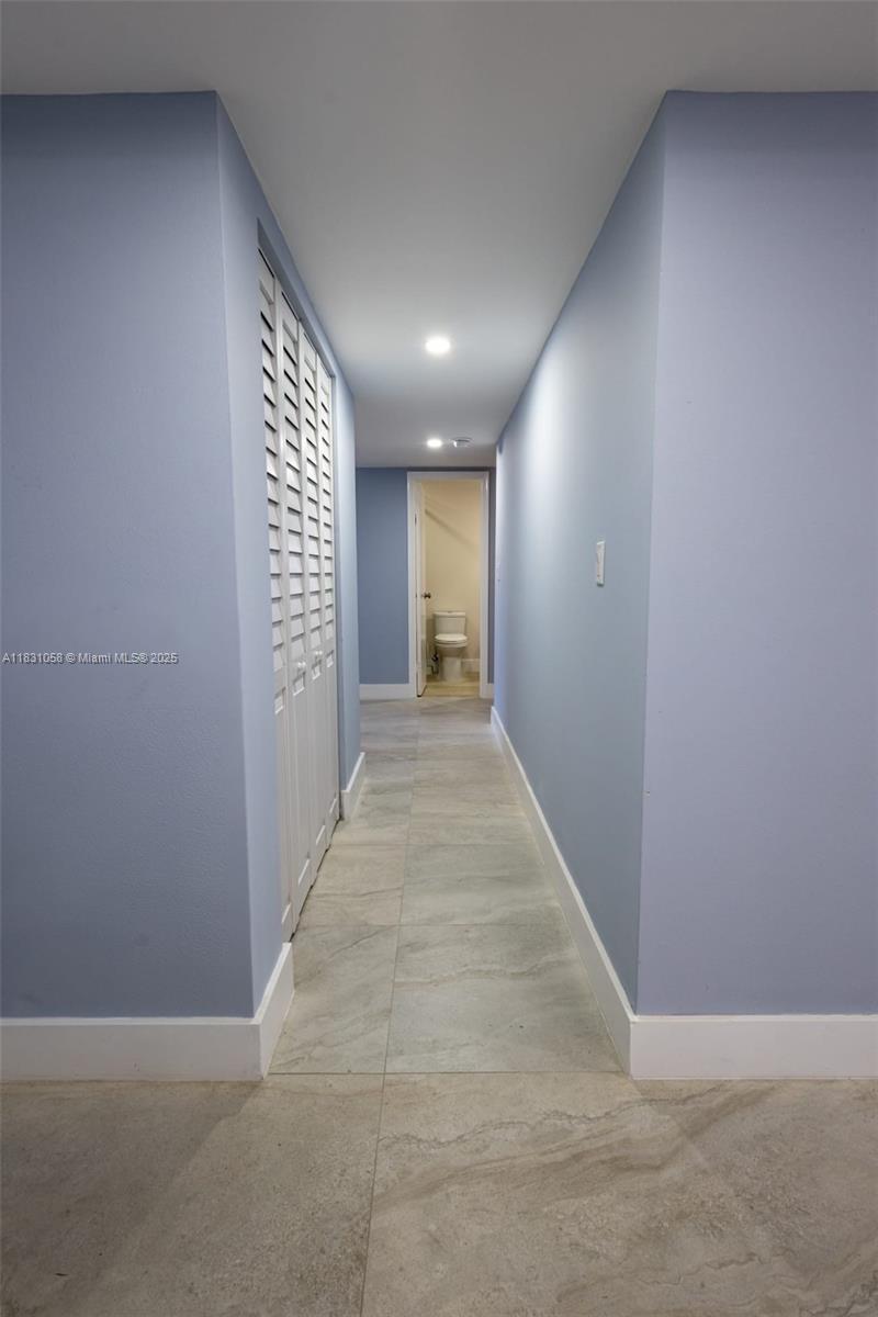Building Photo - 20350 W Country Club Dr