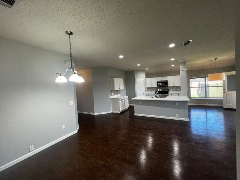 Building Photo - 1510 Shady Shores Dr