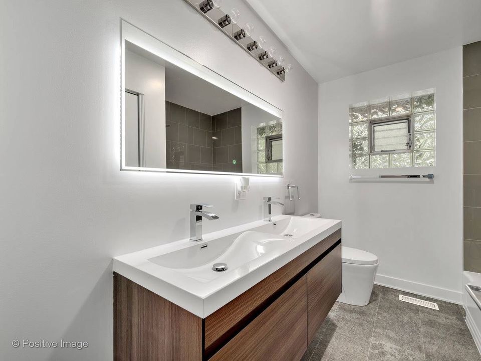 Building Photo - 515 N Marion St