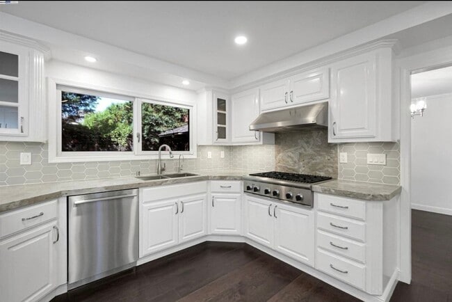 Building Photo - San Ramon 4 Bd / 2.5 Ba Semi Custom Home l...
