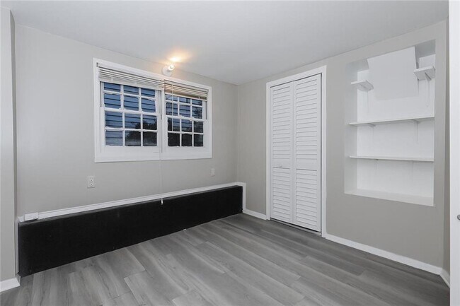 Building Photo - 916 Greenwood Ave NE