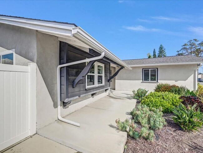 Building Photo - Beautiful 3 BD, 1.5 BA Remodeled Home in North Clairemont!