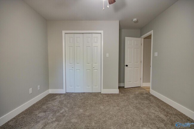 Building Photo - 205 Jarrett Ln