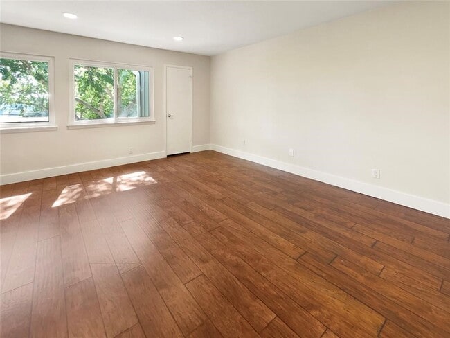 Building Photo - 6823 Greenway Chase St