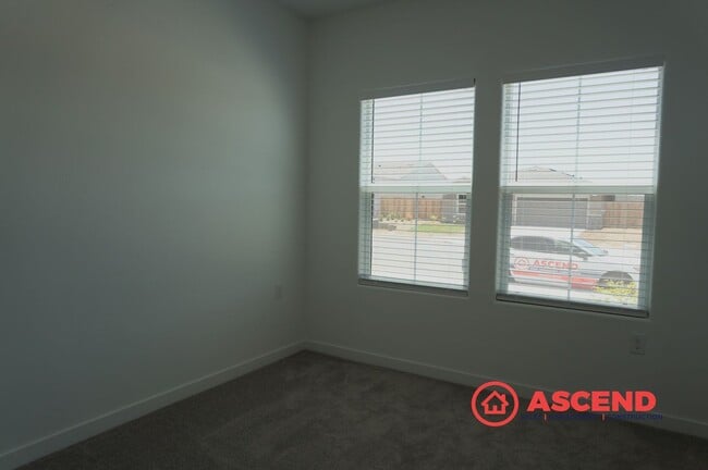 Building Photo - Spacious 4 Bed/2 Bath Brand New Build! in Bakersfield's Desirable 93311 Area — Solar, Garage & Fu...