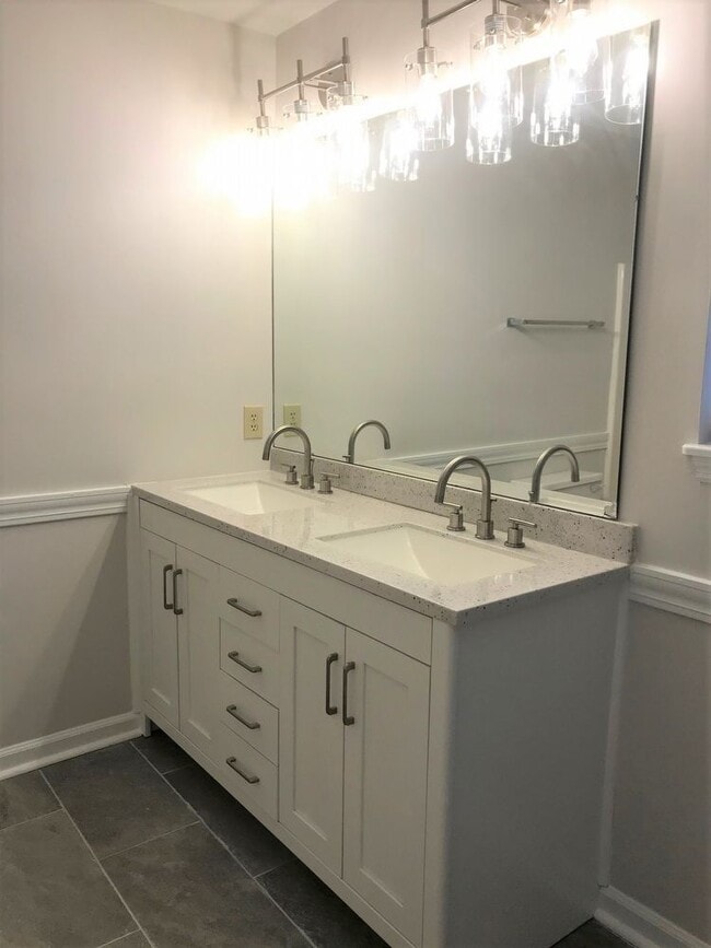 Building Photo - FOX RUN FARMS