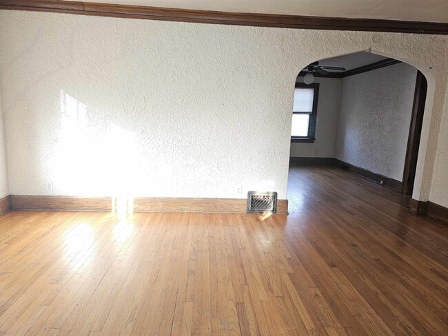 Building Photo - 914 18th Ave