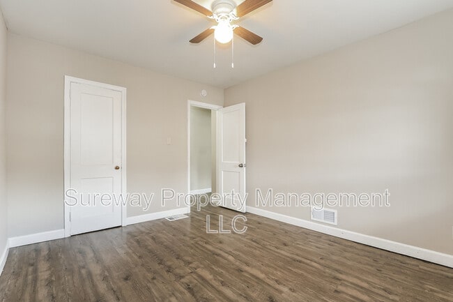 Building Photo - 915 W Browning Rd