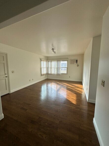 Building Photo - 5255 Via Campo St