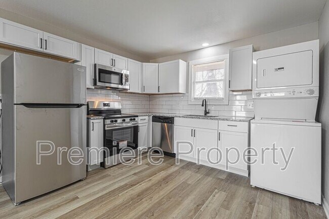 Building Photo - 719 E College St