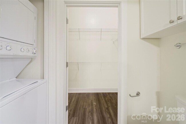 Building Photo - 716 N Davidson St