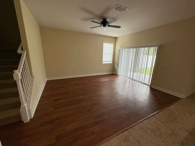 Building Photo - 6 BEDROOM + LOFT, 3 BATH HOME INDEPENDENCE...