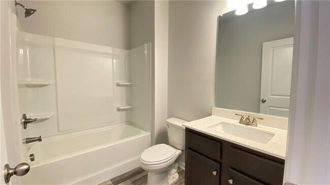 Building Photo - 4570 Silver Oak Dr SW